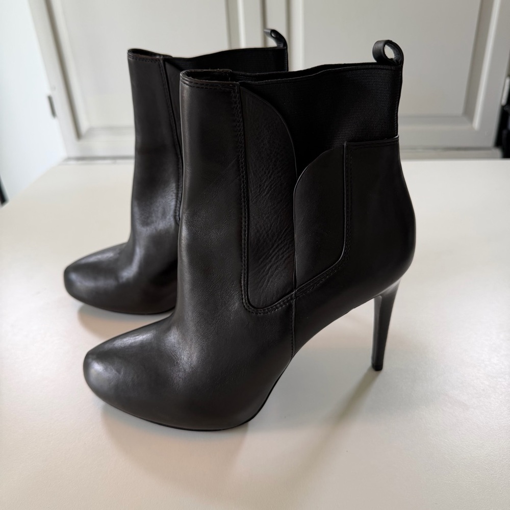 Charles David Vero Cuoio Black Leather Chelsea Stiletto Ankle Boots 9